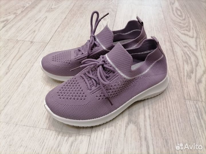 Кроссовки в наличии