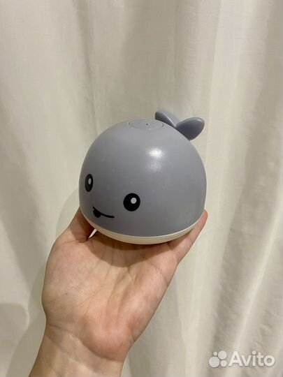 Игрушка для купания в ванной кит с фонтаном
