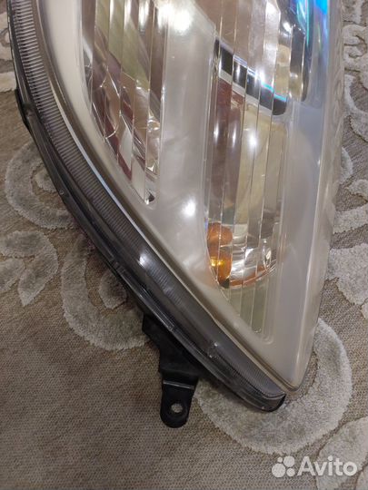 Фары пара на toyota vitz