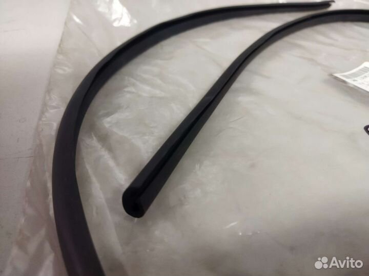 Уплотнитель стекла двери GM Corsa D 2006