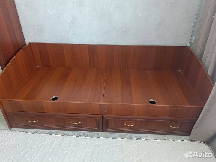 Кровать односпальная с матрасом бу