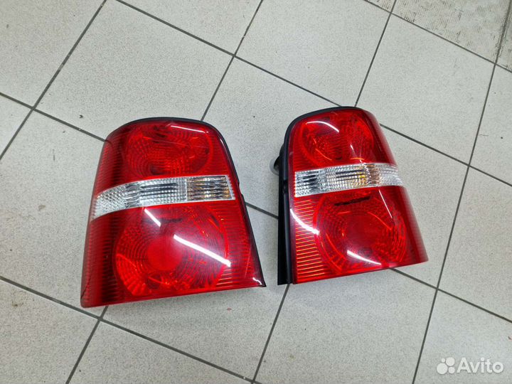 Задние фонари (Левый/Правый) на Volkswagen Touran