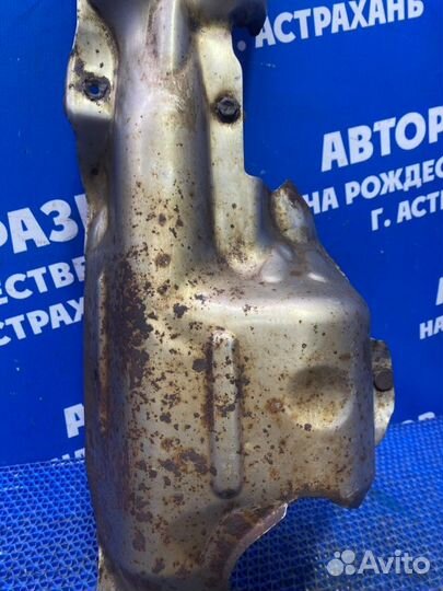 Тепловой экран Nissan Cefiro A33 седан VQ20 2000