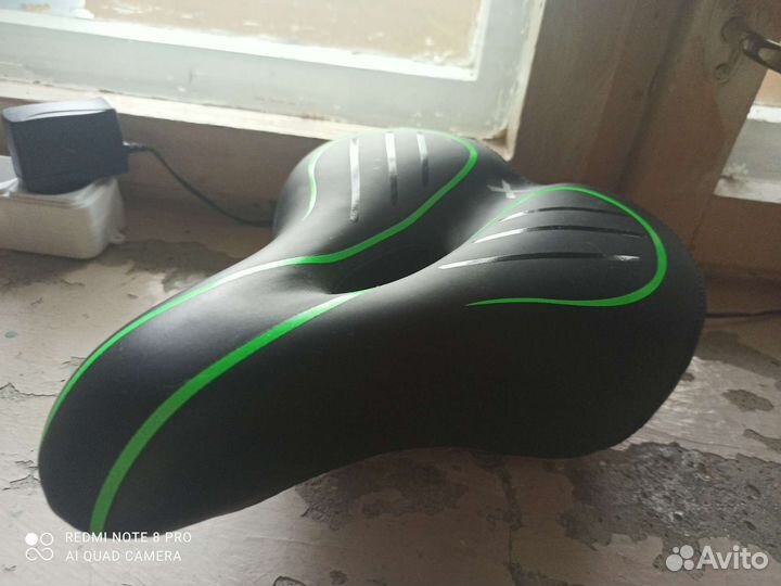 Седло для велосипеда и замок