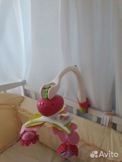 Мобиль и подвесные игрушки в коляску, кроватку