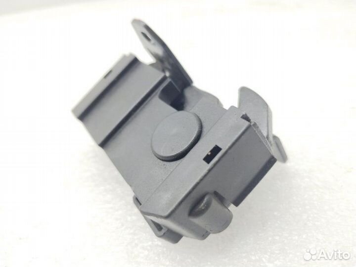 Замок капота правый Mercedes-Benz C-Class W204 1.8