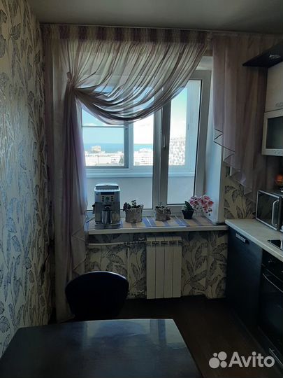 Шторы и занавески бу (на три окна)