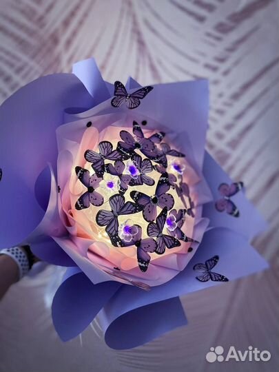 Светящийся букет из бабочек