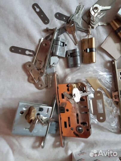 Замки врезные,ручки,личинки