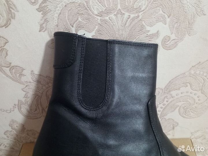 Ботинки женские 36,37,40