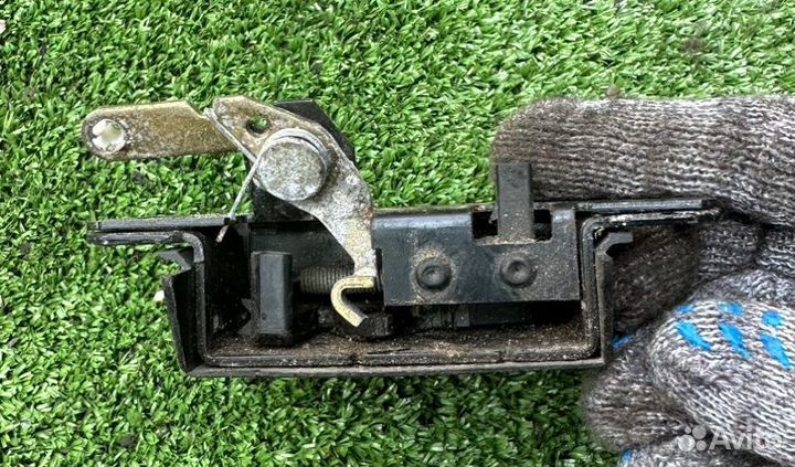 Замок багажника Volkswagen Golf универсал 2002