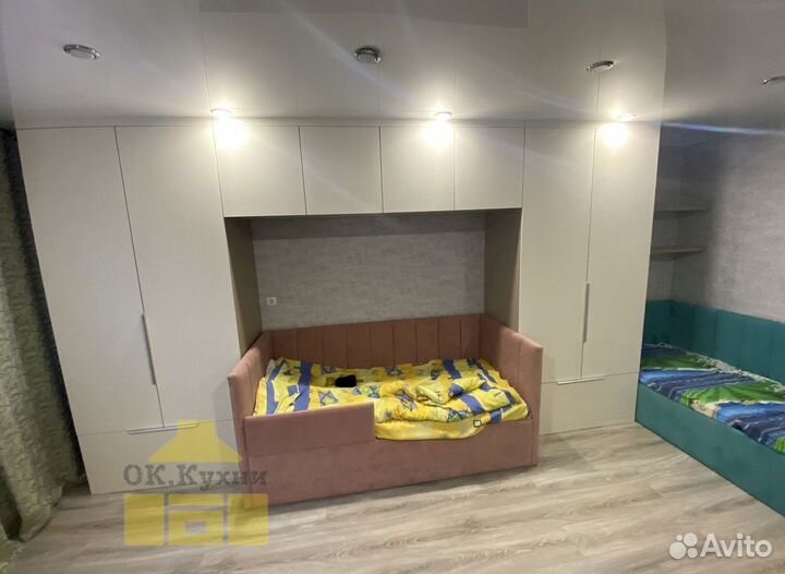 Зеркальный шкаф