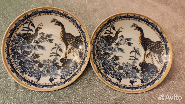 Фарфоровые блюдца,Павлины
