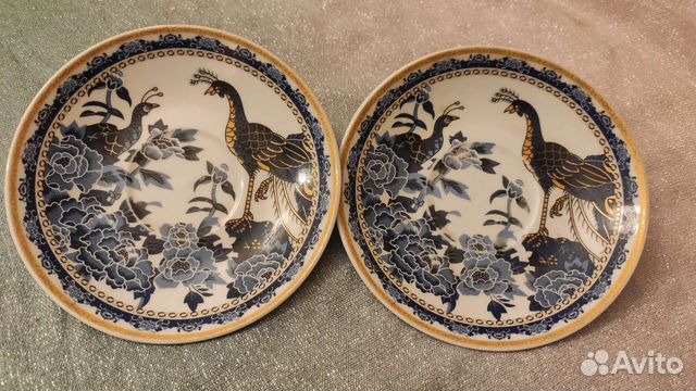 Фарфоровые блюдца,Павлины