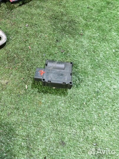 Моторчик заслонки отопителя Audi A6 C6