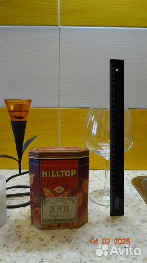 Жестяная коробка,бокал и свеча