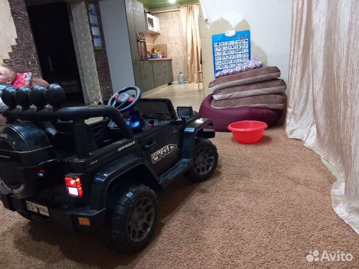 Детский электромобиль jeep