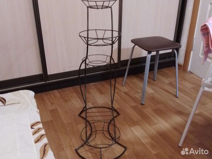 Подставка Чудесная напольная для 4-х растений