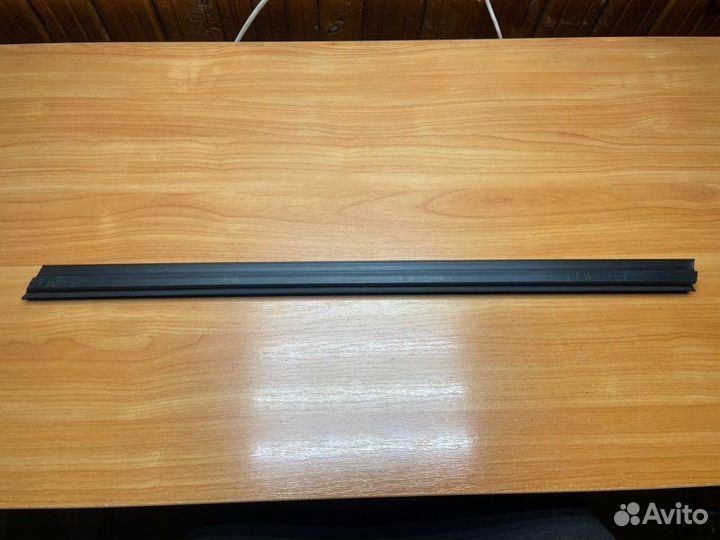 Уплотнитель стекла двери передний правый Bmw X6