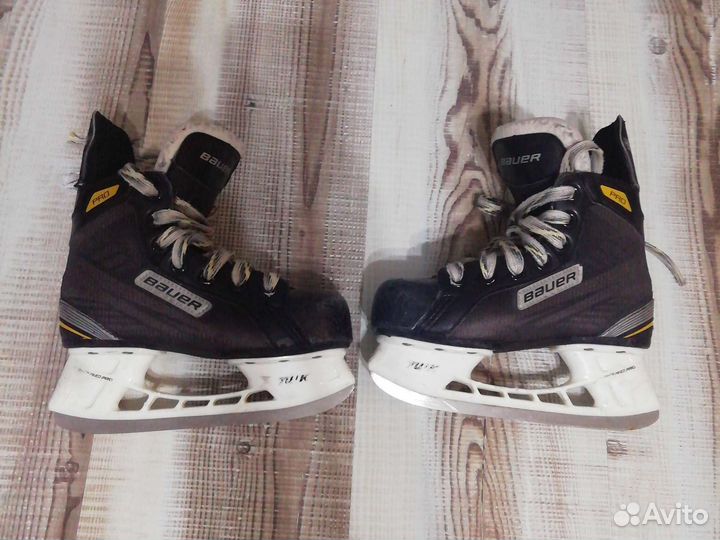 Коньки хоккейные