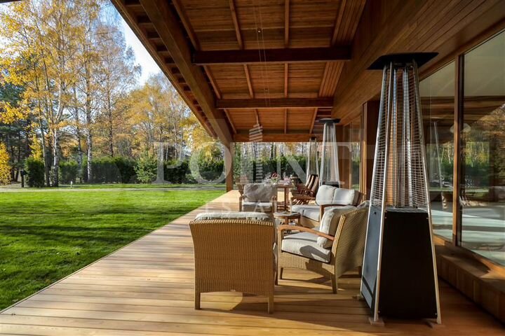 Дом 185 м² на участке 21 сот.