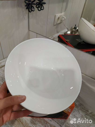 Салатник фарфоровый новый