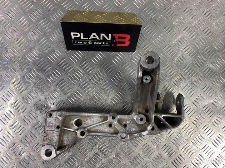 Кронштейн рычага передний левый Volkswagen Golf