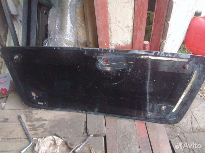 Заднее стекло на форд эскейп(маврик)