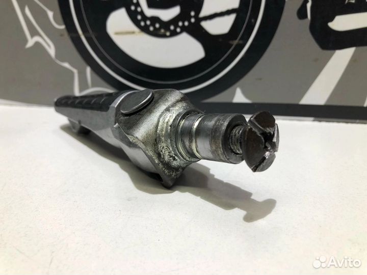 Правая подножка водителя Kawasaki ZZR 600-1 1992г