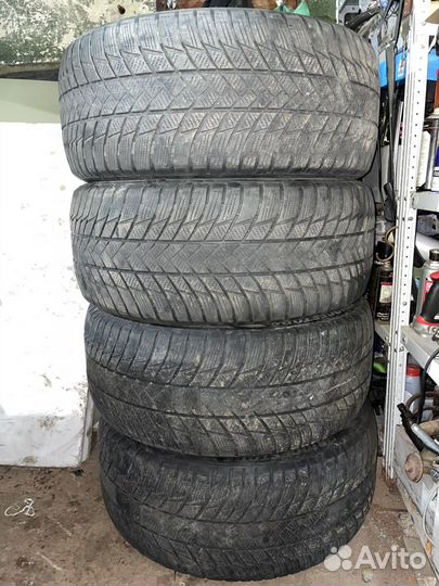 Bridgestone Blizzak LM-001 285/45 R21 113W