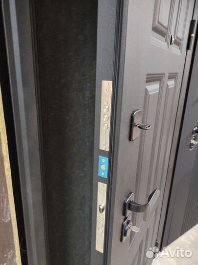 Дверь входная металлическая