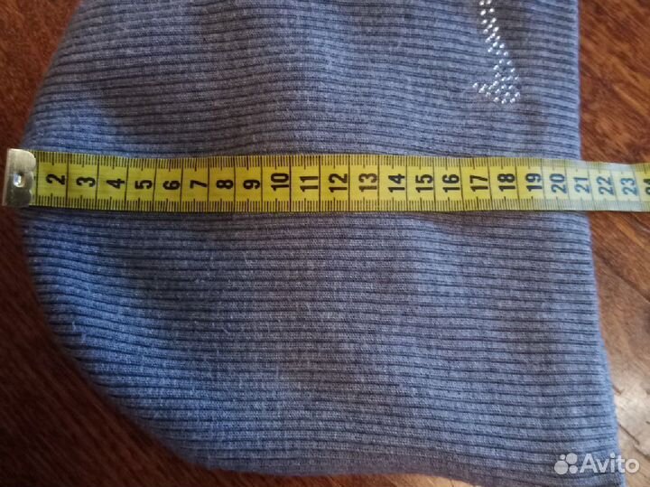 Продам демисезонную женскую шапку