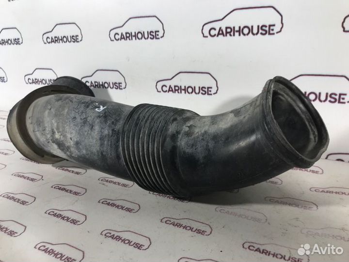 Патрубок воздушного фильтра правый Volkswagen