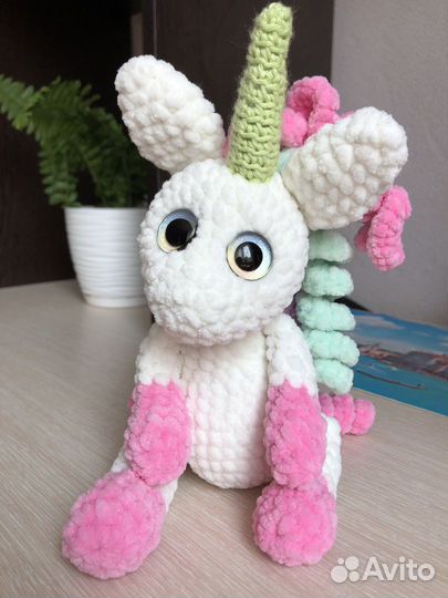 Вязаная игрушка единорог