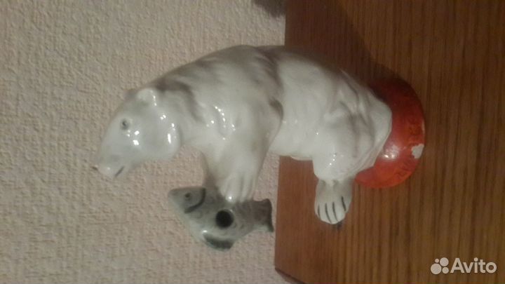 Фарфоровая статуэтка