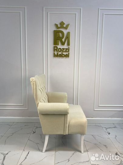 Кресло в каретной стяжке, молочно-бежевое