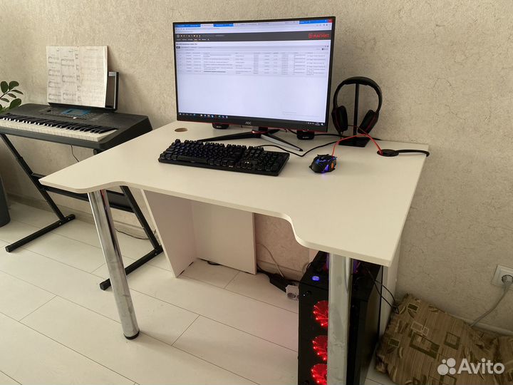 Стол компьютерный игровой