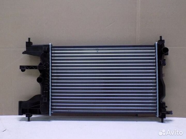 Радиатор охлаждения двигателя Шевроле Круз 2009-15