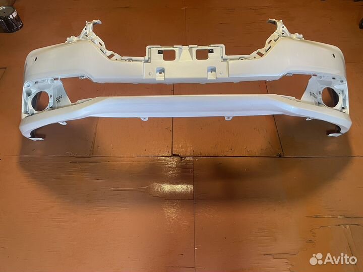 Бампер передний Toyota premio