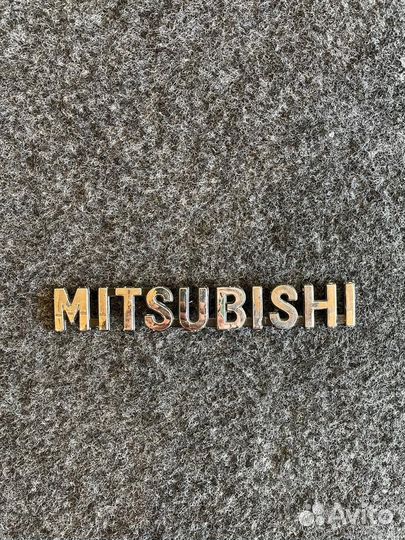 Шильдик, эмблема mitsubishi