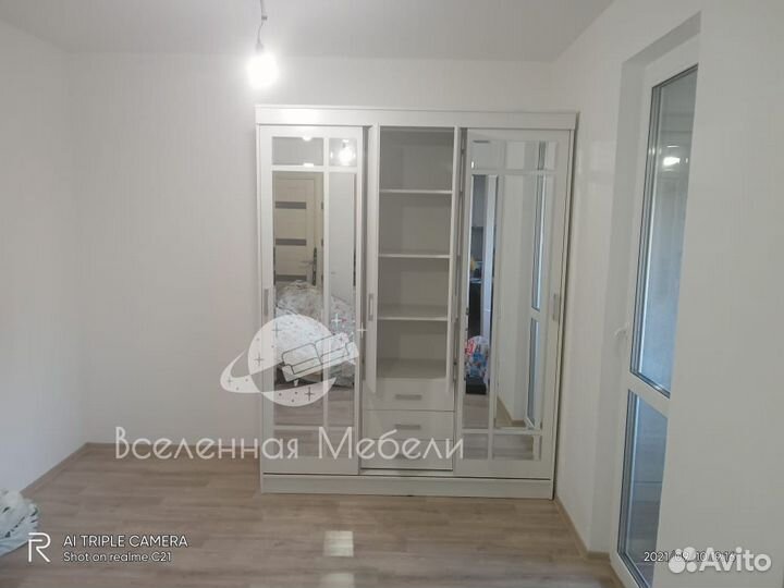 Шкаф купе с зеркалом