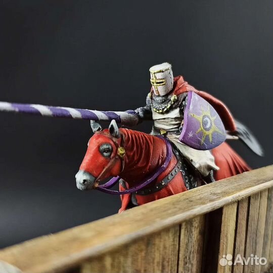 Коллекционная фигурка рыцаря