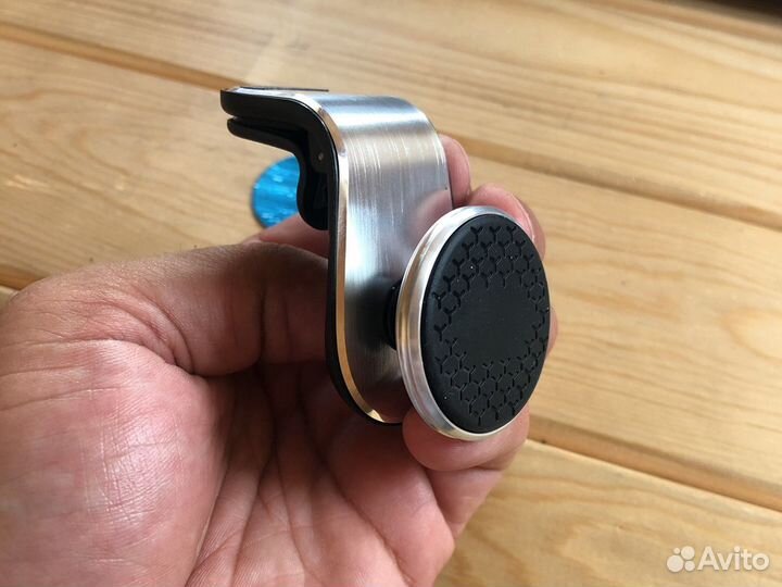 Магнитный держатель для телефона