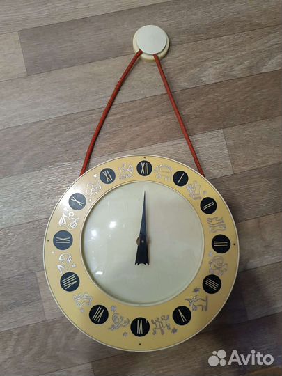 Часы настенные СССР Янтарь (работают)
