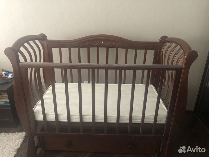 Детская кровать с матрасом