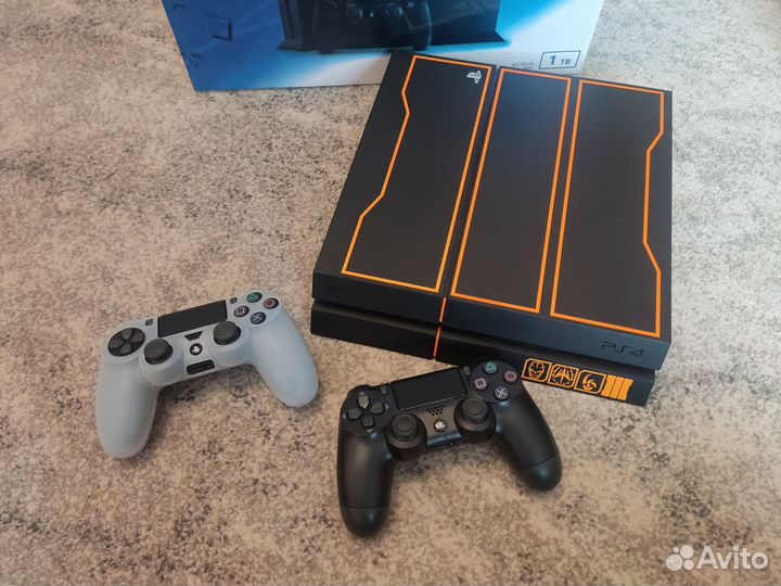 PS4 1Tb+2 джоя+куча игр