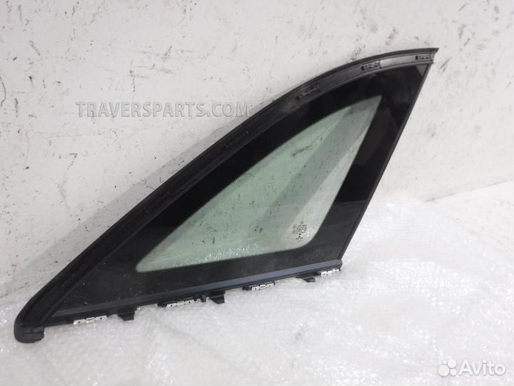 Форточка заднего правого крыла