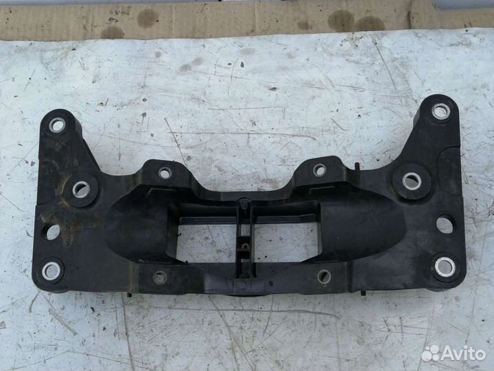 Кронштейн коробки (балка кпп) BMW 7 F01/F02