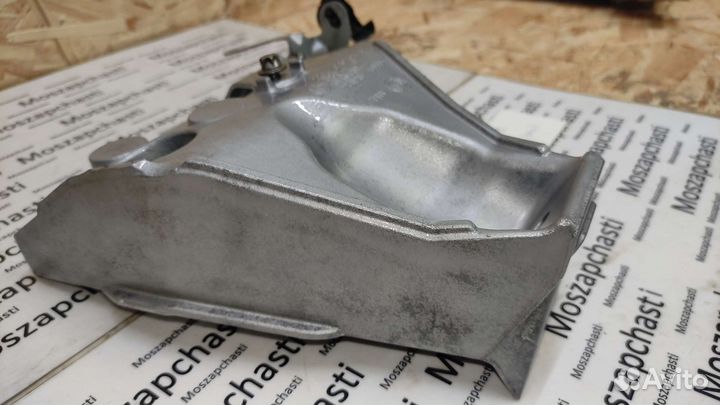 Несущий кронштейн двигателя Левый бмв