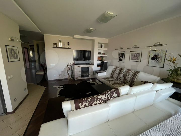 4-к. квартира, 102 м², 9/9 эт.